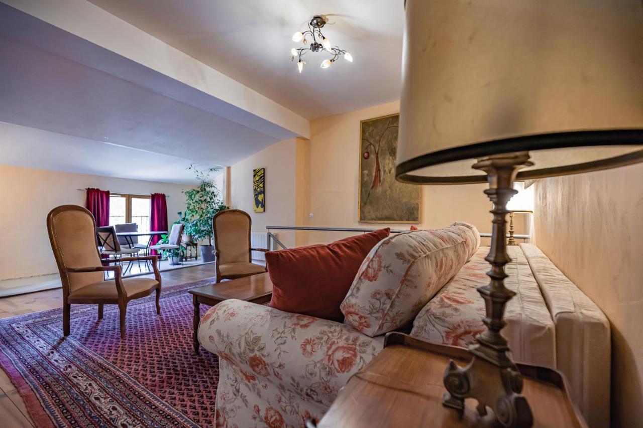 Sundrenched Relais De Poste In Serdinya Экстерьер фото