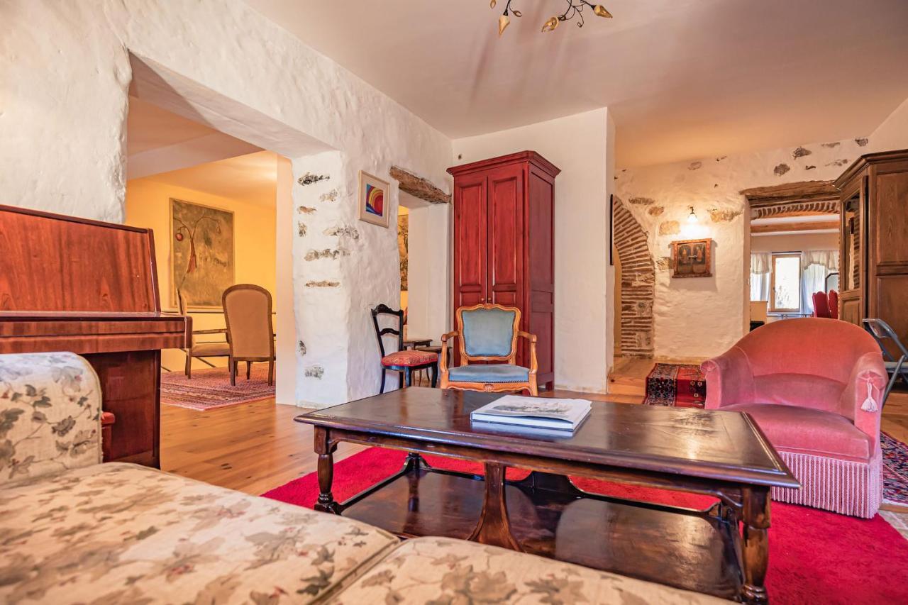 Sundrenched Relais De Poste In Serdinya Экстерьер фото